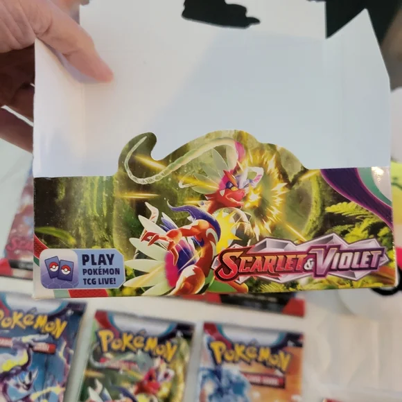 11 Packs Pokemon Scarlet and Violet Cards Factory Sealed Plus 2 Keychains - Picture 7 of 8